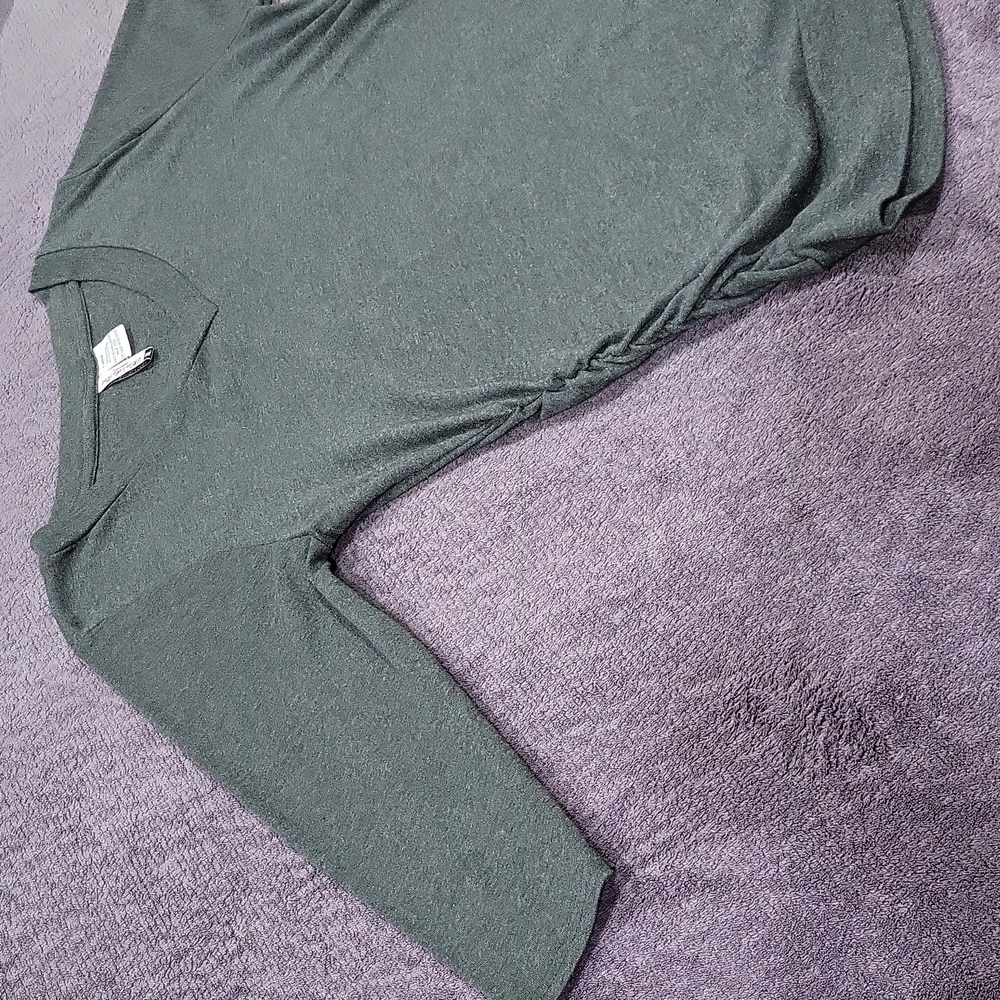 Gray quarter sleeve top
